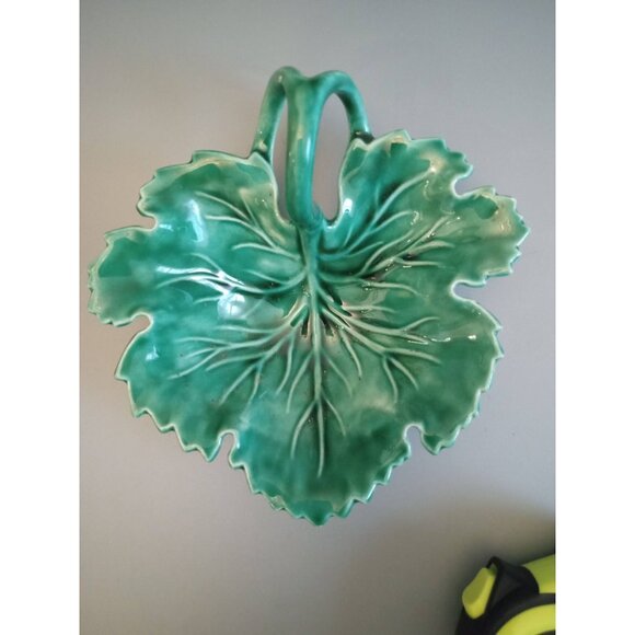 Green Ceramic Leaf-Shaped Dish With Handle Vintage HJR 52 - Picture 1 of 6